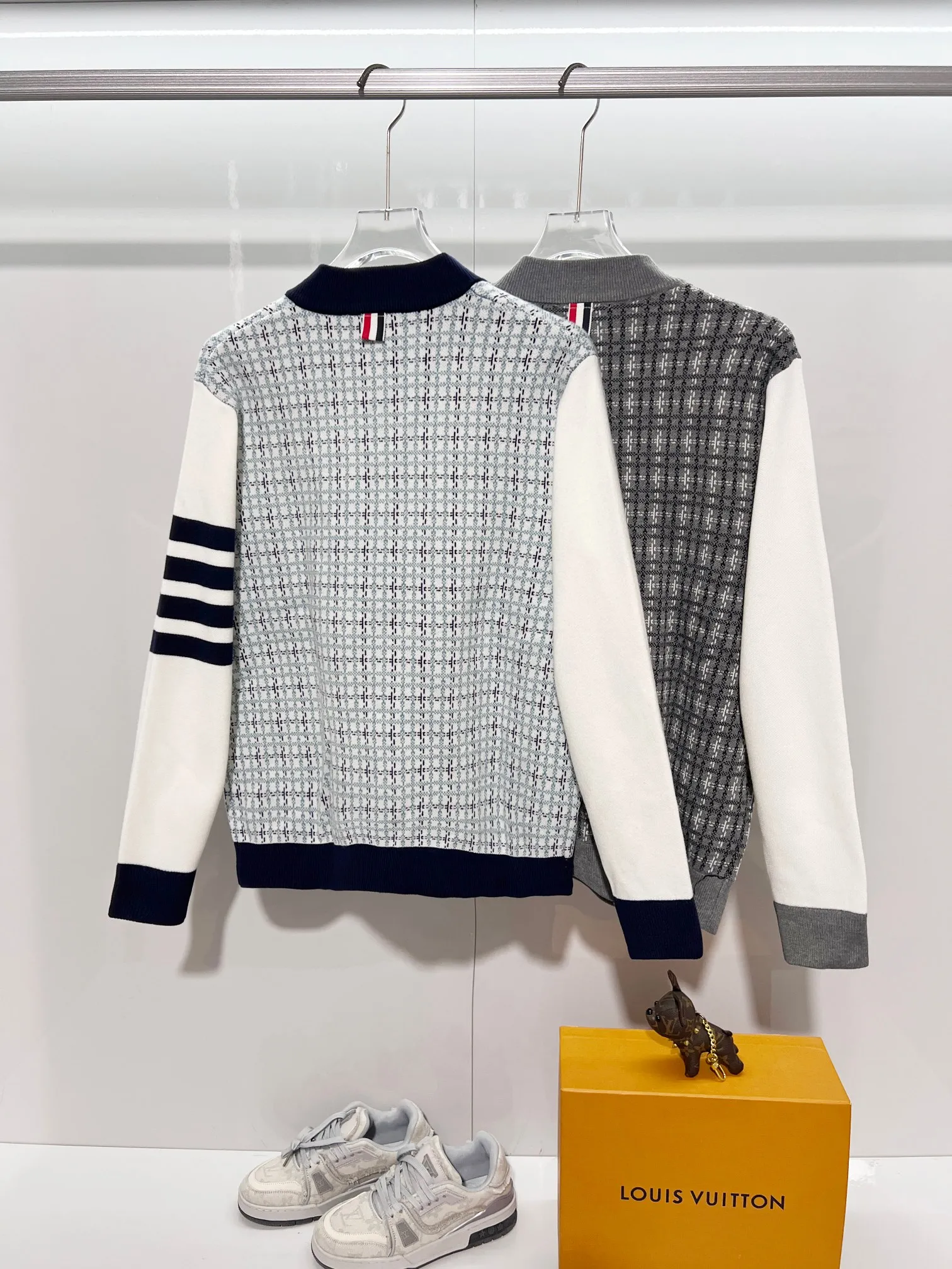 Thom Browne ➡️ TBClassic Classic Quality⚠️ ， ， ， ， ❗️❗️ ， ！ TBSeries ， ， ！ :Gray.Light Green . Size:M L XL XXL